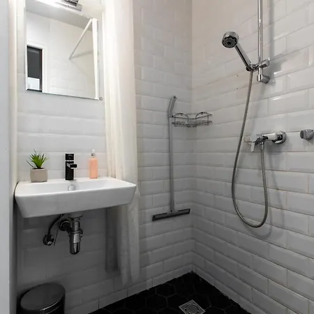 Апартаменты Stylish Studio In Perfect Location, 24h Reception *