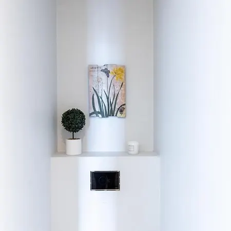 Апартаменты Stylish Studio In Perfect Location, 24h Reception *