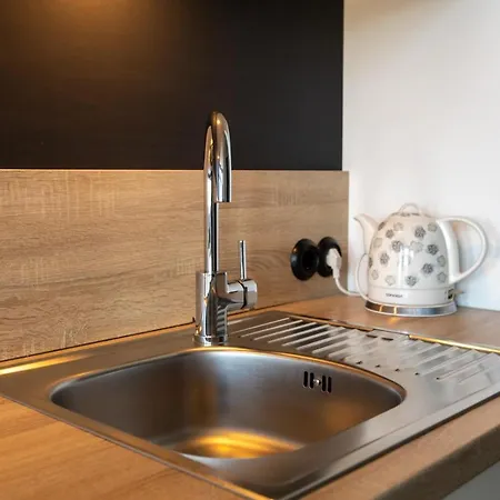 Stylish Studio In Perfect Location, 24h Reception Апартаменты *
